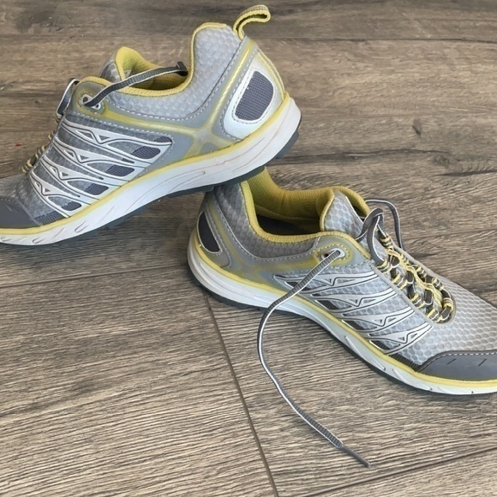 Eddie Bauer shoes size 6.5 tennis shoes gray almost new - Picture 3 of 9